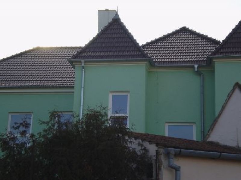 Dokončená fasáda a střecha rodinného domu realizovaná Zednictvím Ruda